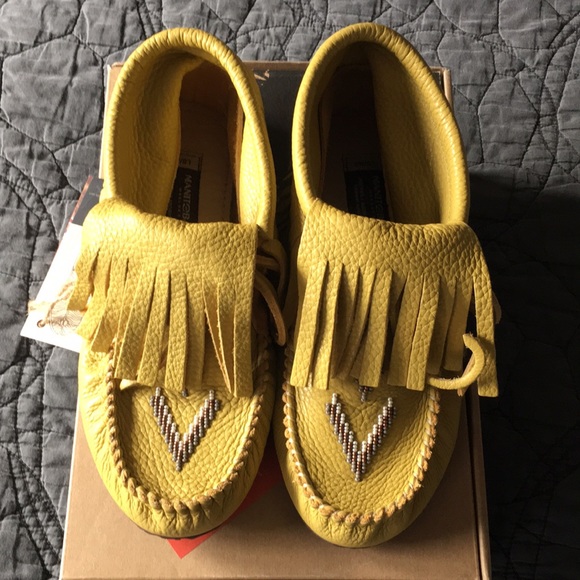 NWT Manitobah Mukluks Paddle Grain Tan Moccasins size 8 - Picture 10 of 11